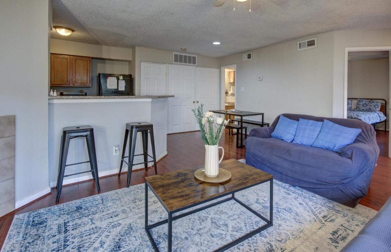 Lovely 2 Bedroom, 1 Bath Condo With Pools And Gym. 休斯敦 外观 照片