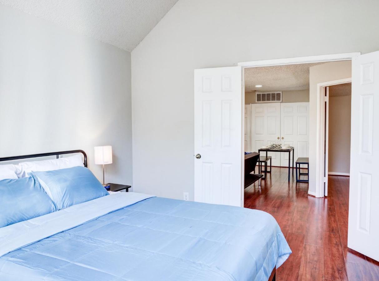 Lovely 2 Bedroom, 1 Bath Condo With Pools And Gym. 休斯敦 外观 照片