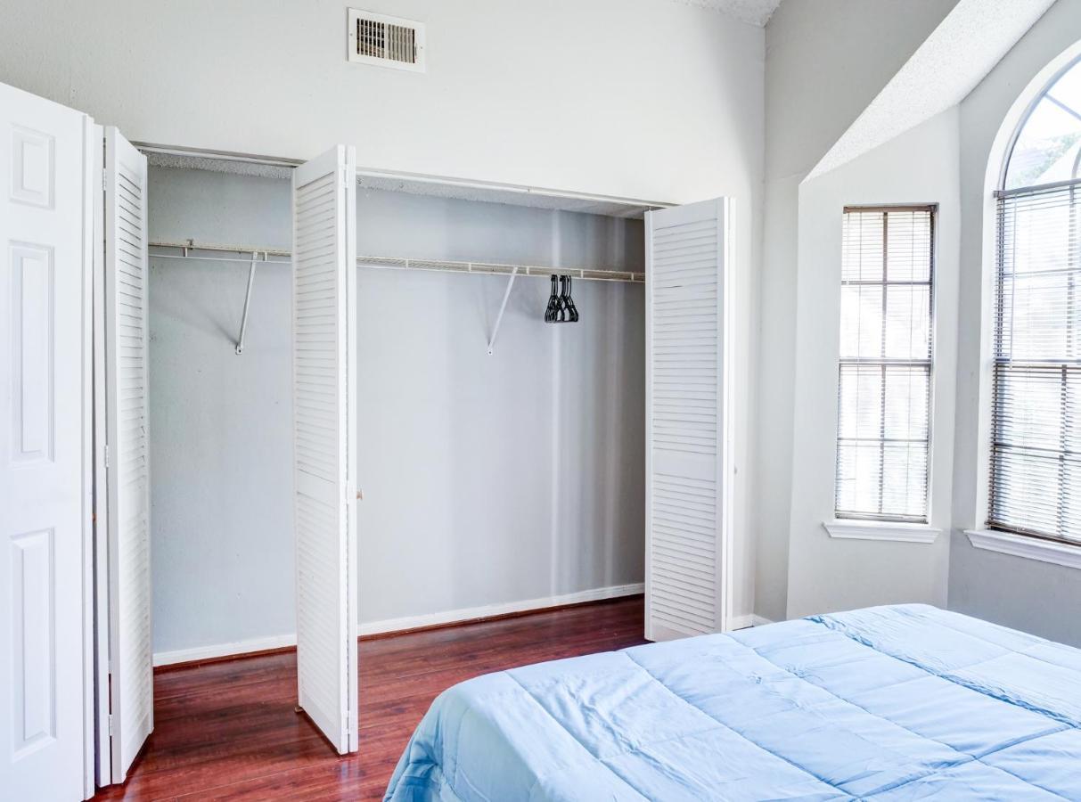 Lovely 2 Bedroom, 1 Bath Condo With Pools And Gym. 休斯敦 外观 照片