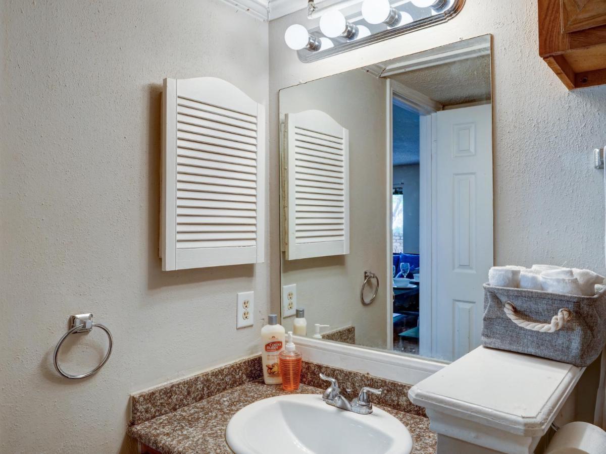 Lovely 2 Bedroom, 1 Bath Condo With Pools And Gym. 休斯敦 外观 照片