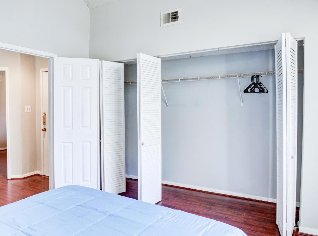Lovely 2 Bedroom, 1 Bath Condo With Pools And Gym. 休斯敦 外观 照片